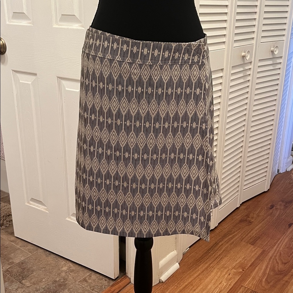 RipSkirt Hawaii Wrap Skirt Geometric Print Black & White Stretch Length 2